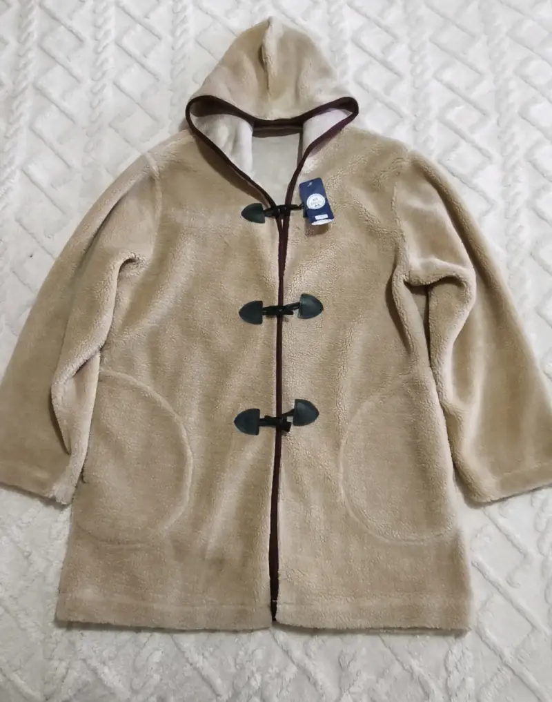 Abrigo beige con capucha nuevo - 1