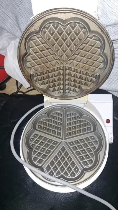 Wafflera eléctrica Bosch blanca - miniatura 2