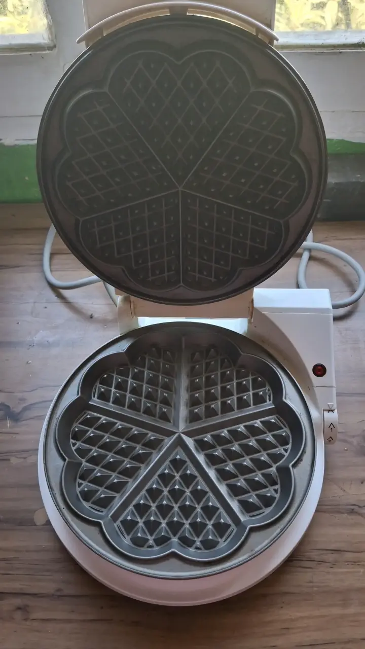 Wafflera eléctrica Bosch blanca - 6