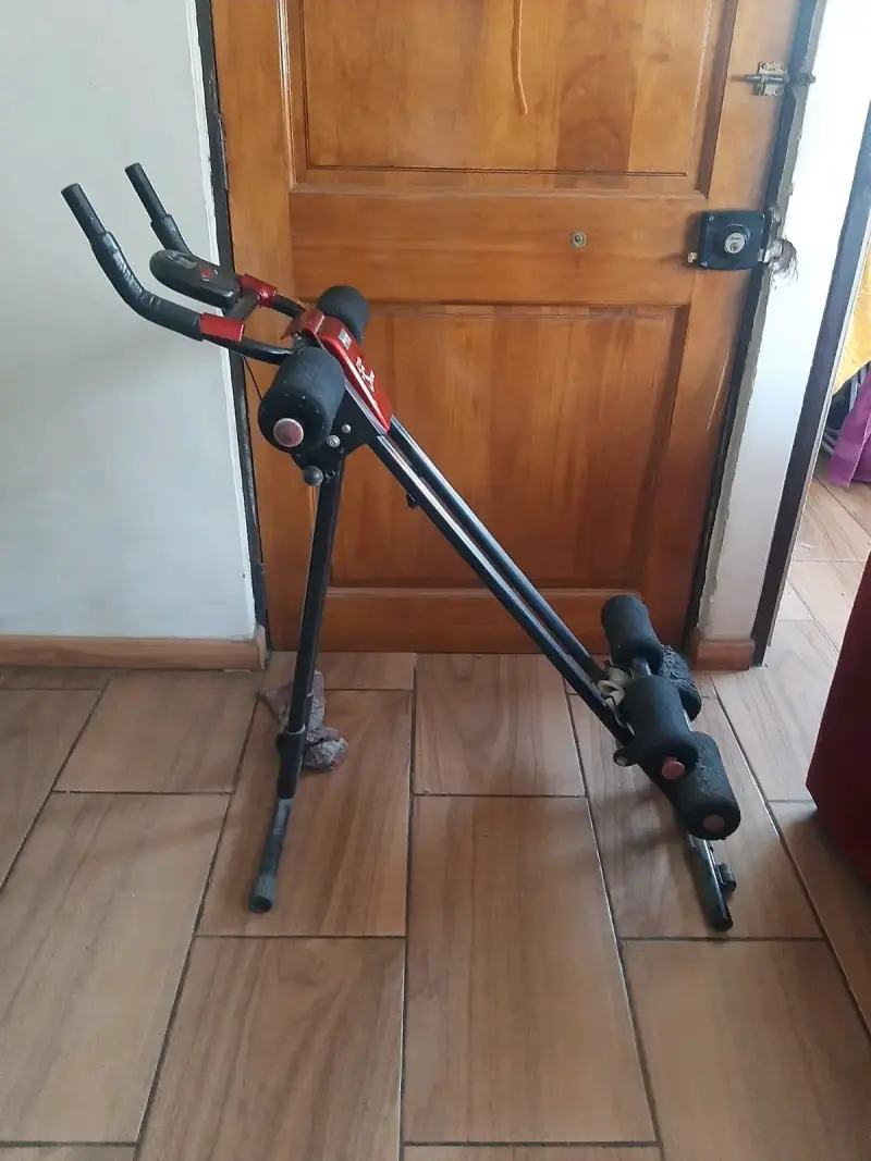 Máquina de ejercicios plegable