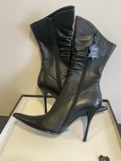 Preciosas botas negras de cuero nuevas marca Gotta - miniatura 3