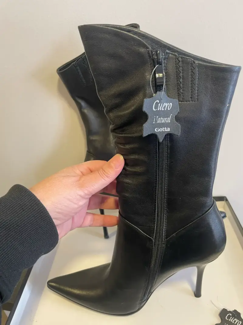 Preciosas botas negras de cuero nuevas marca Gotta - 5