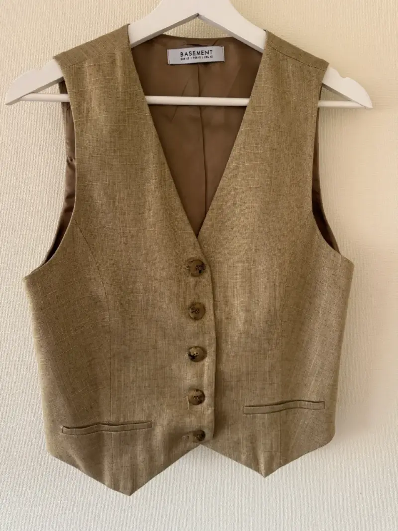 Vest dorado Basement - 1