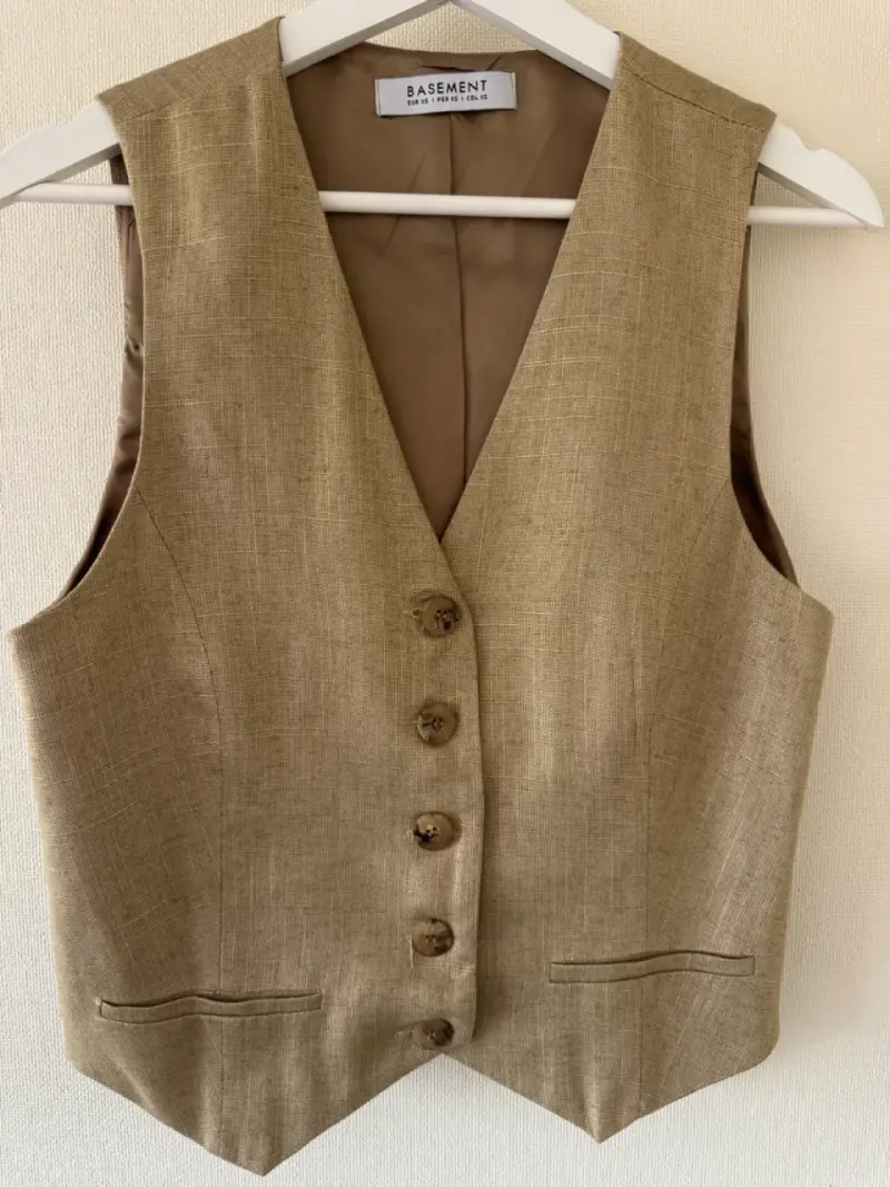 Vest dorado Basement - 3