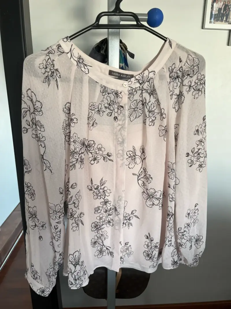 Blusa floral Laura Ashley - 1