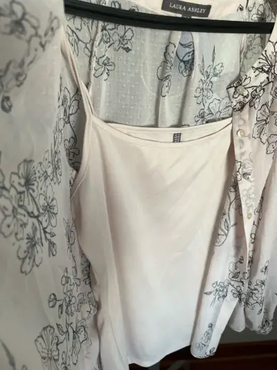 Blusa floral Laura Ashley - miniatura 4