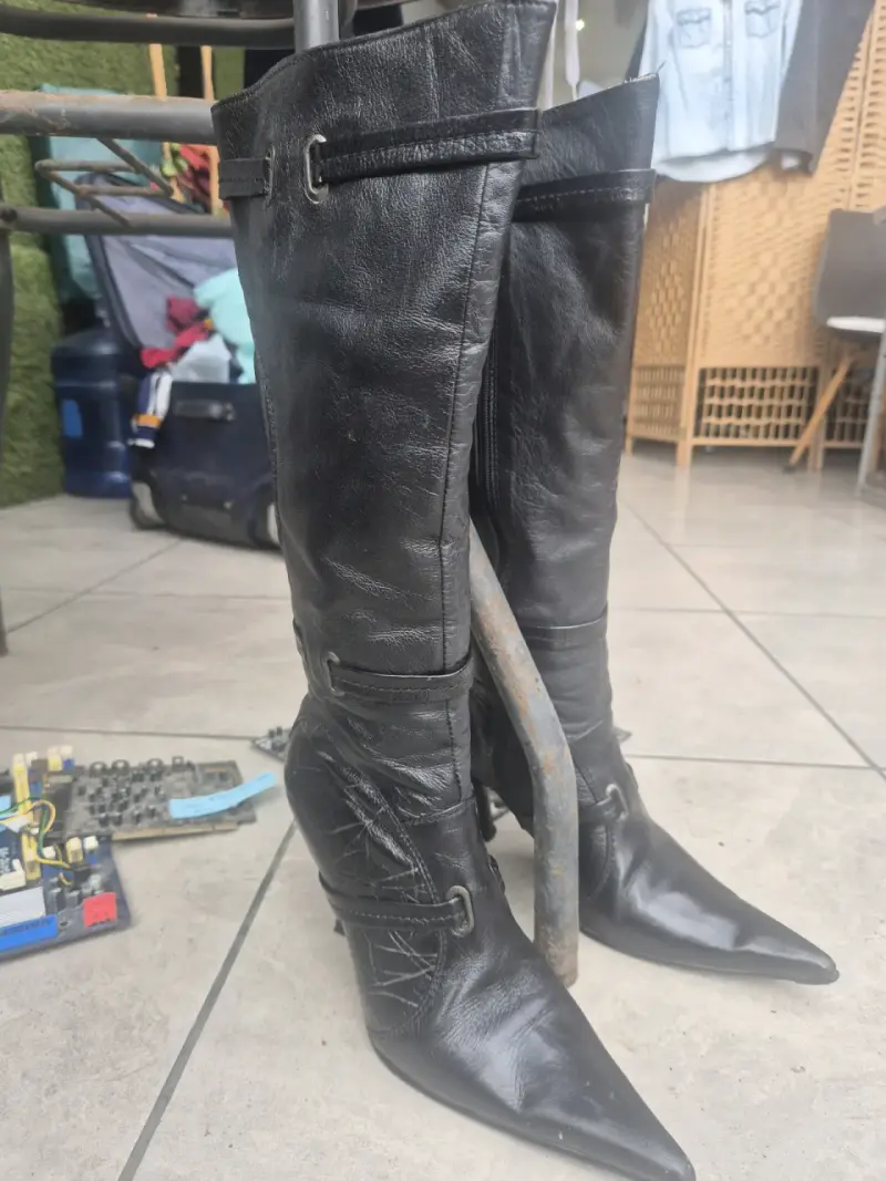 Botas negras de cuero - 1