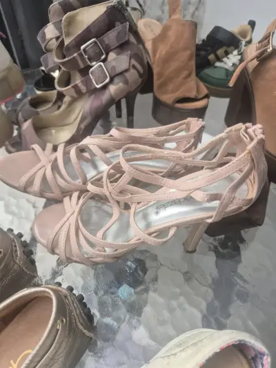 Botas negras de cuero - miniatura 4