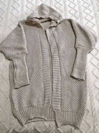 Cárdigan de punto beige con capucha - miniatura 1