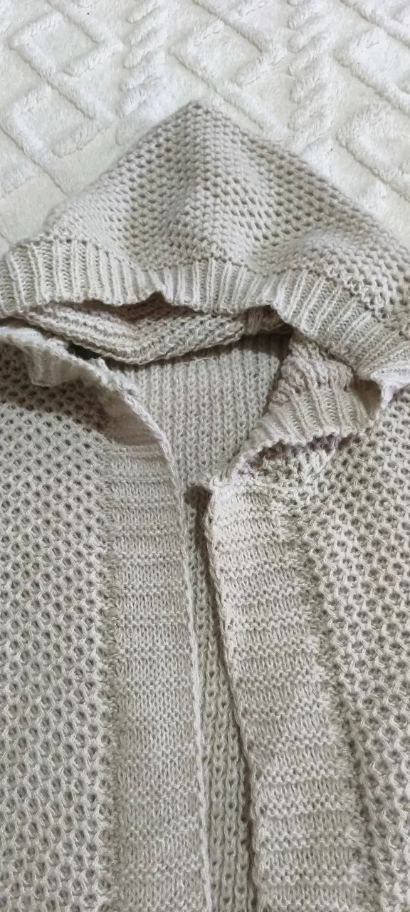 Cárdigan de punto beige con capucha - 2