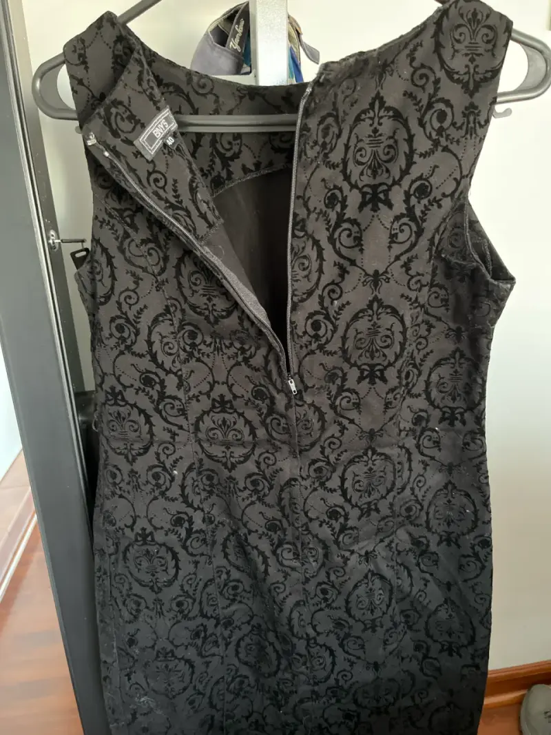 Traje blazer y vestido negro estampado - 3