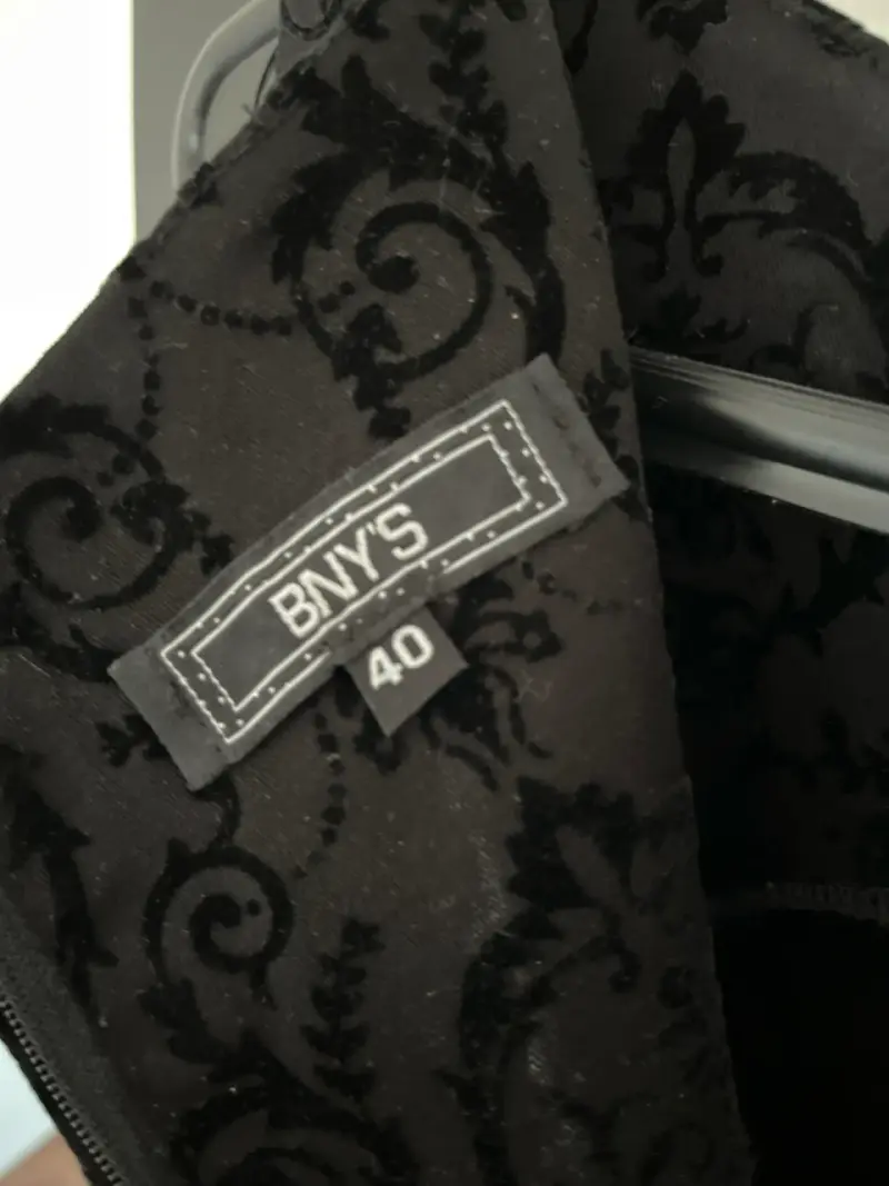 Traje blazer y vestido negro estampado - 4