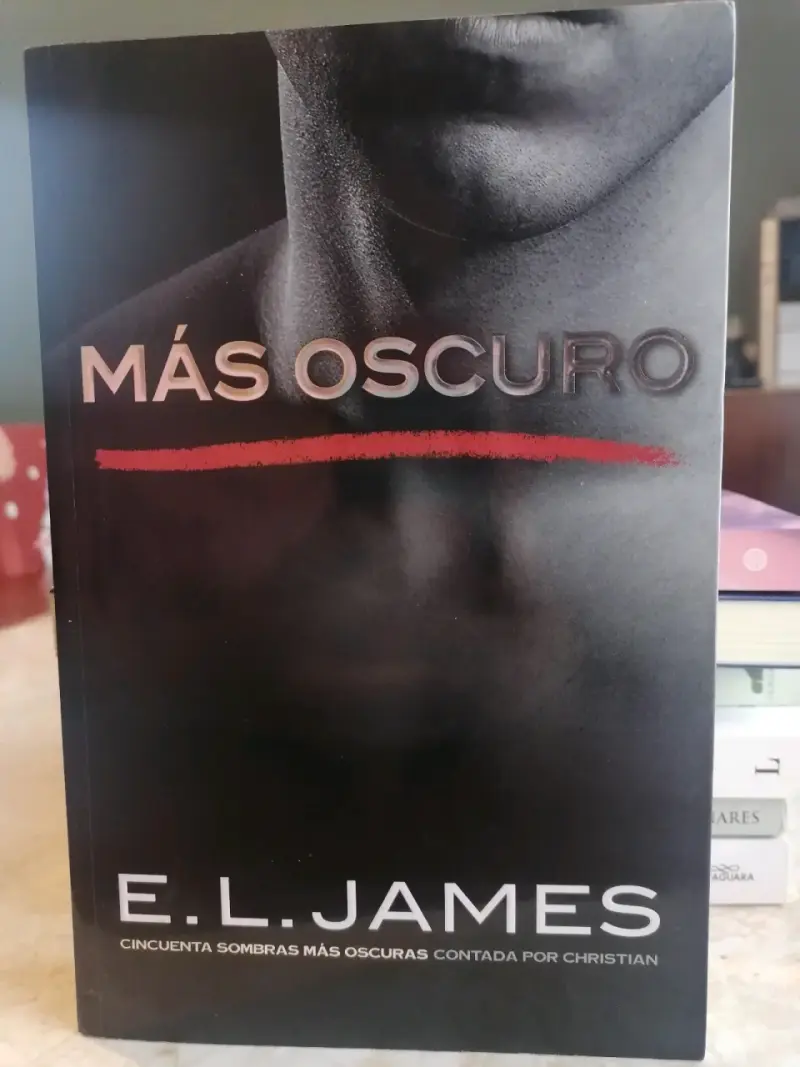 Libro Más Oscuro E.L. James - 1