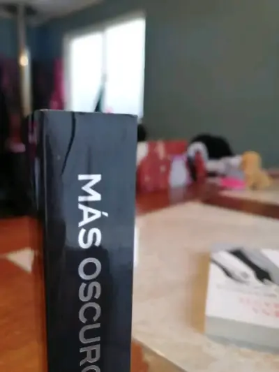 Libro Más Oscuro E.L. James - miniatura 3