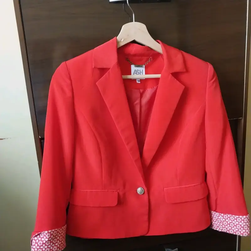 Blazer rojo elegante - 1