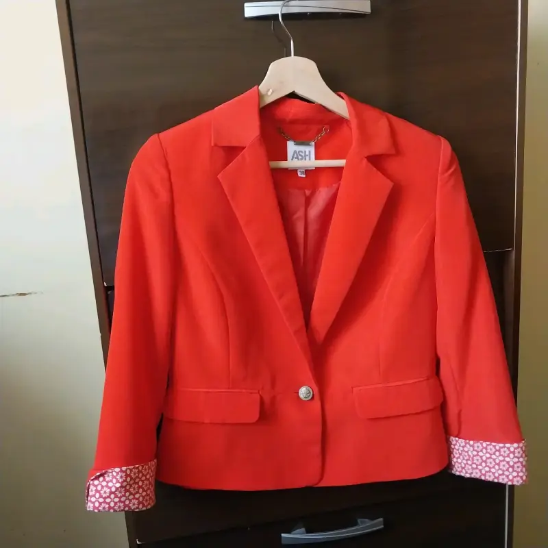 Blazer rojo elegante - 2