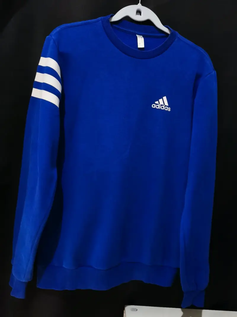 Polerón azul Adidas con logo