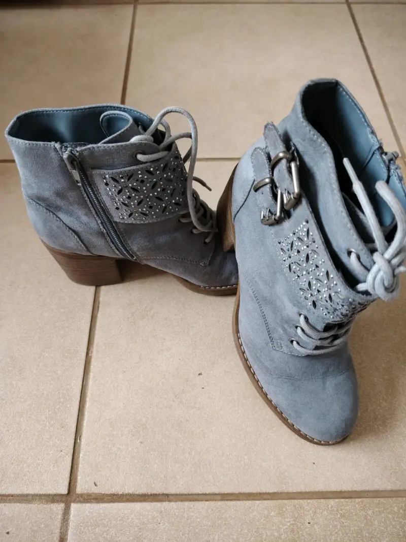 Botines grises sin detalles - 1