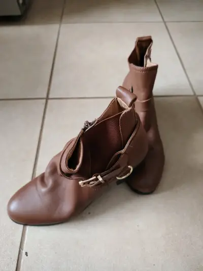 Botines grises sin detalles - miniatura 3