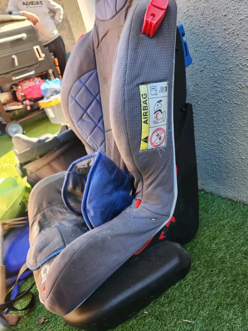 Silla de auto infantil gris - 1
