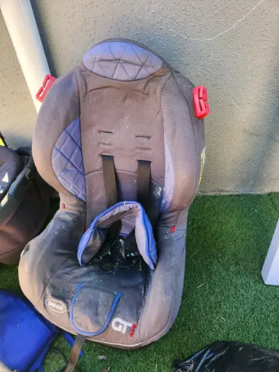 Silla de auto infantil gris - miniatura 3
