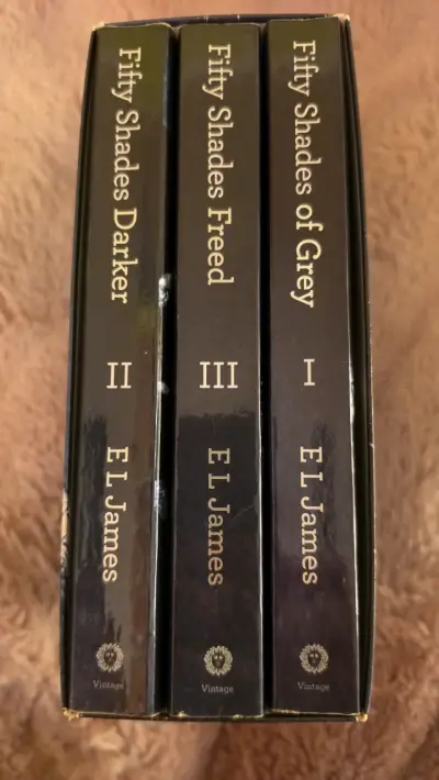 Trilogía Fifty Shades E.L. James - miniatura 1
