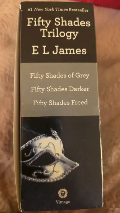Trilogía Fifty Shades E.L. James - miniatura 2