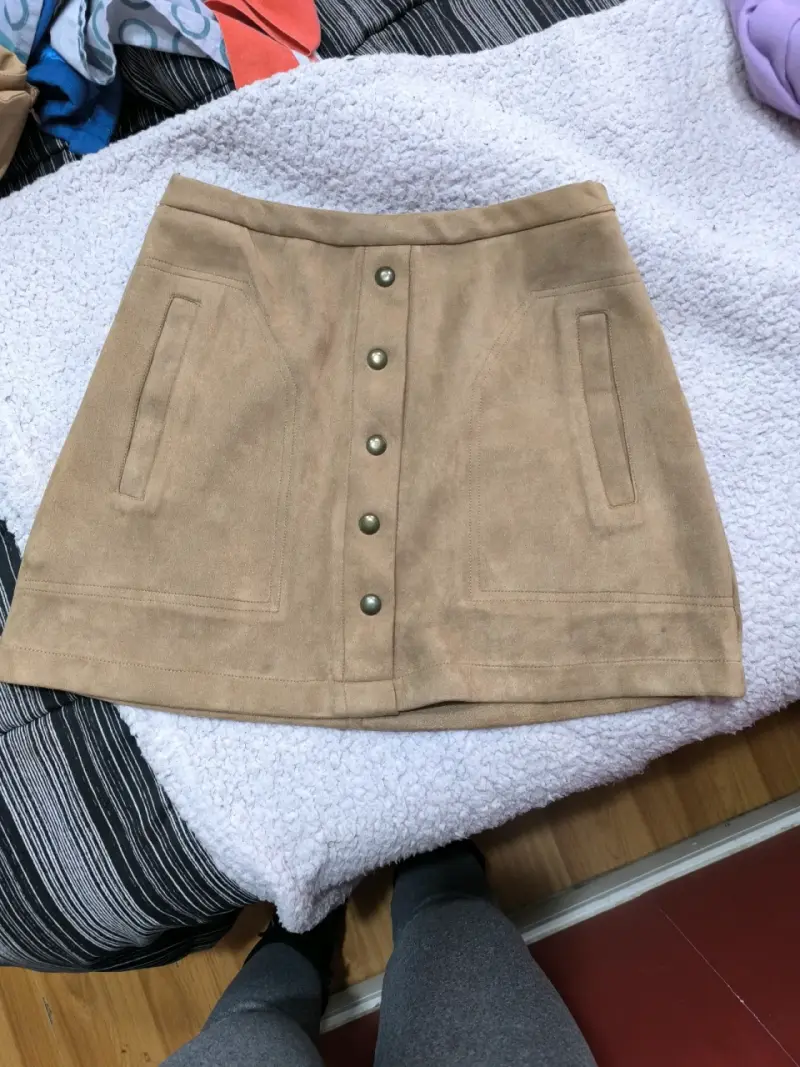 Falda corta color camel