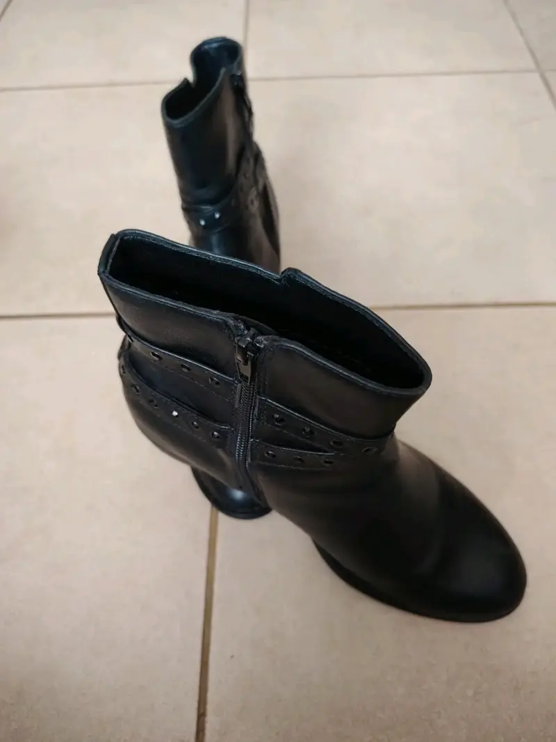 Botas negras de cuero - 4