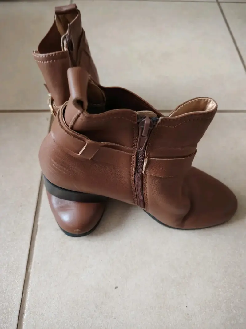 Botas negras de cuero - 5