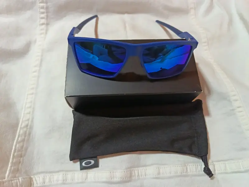 Lentes de sol polarizados azul marca oakley - 1