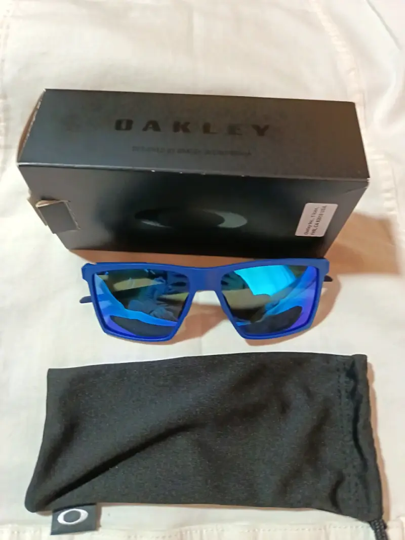 Lentes de sol polarizados azul marca oakley - 2