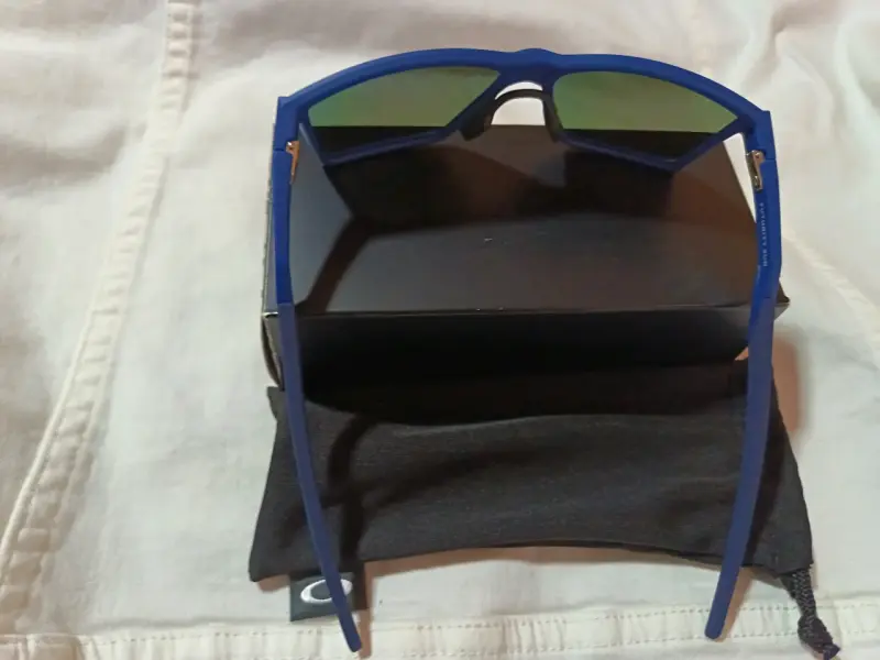 Lentes de sol polarizados azul marca oakley - 4