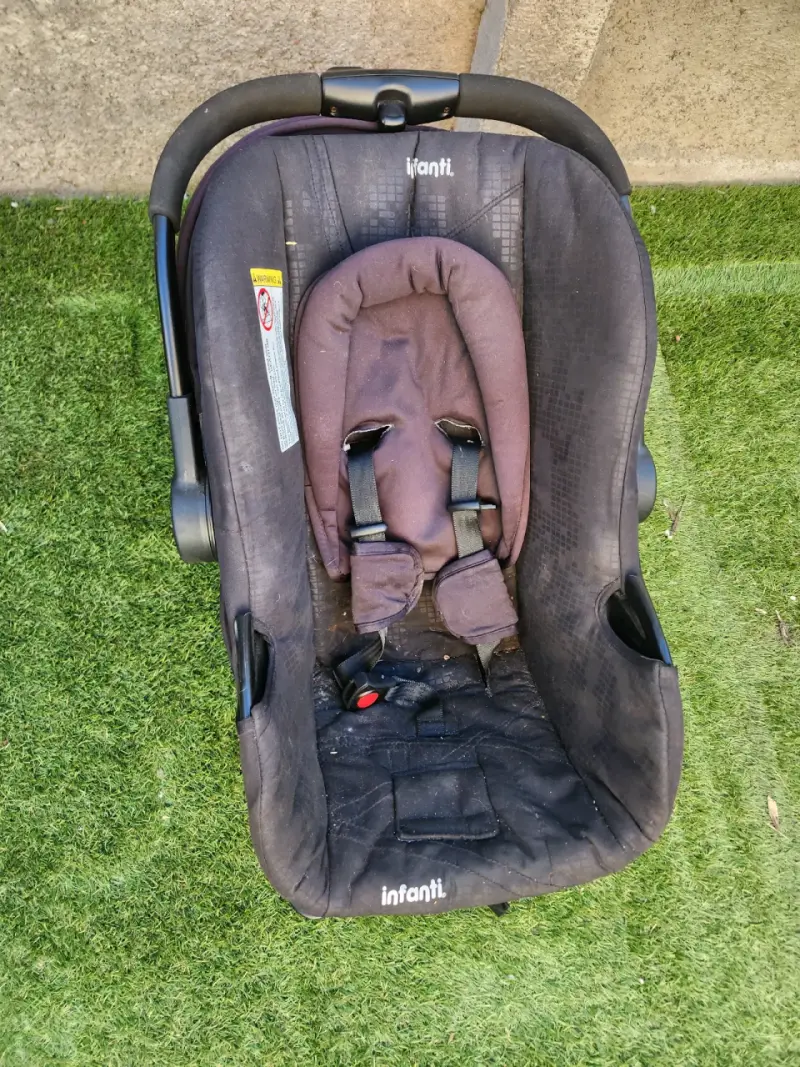 Silla de Auto Infanti Negra - 1
