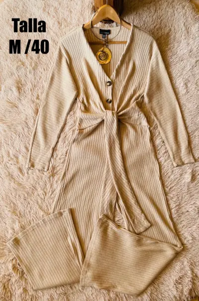 Enterito beige con botones - miniatura 1