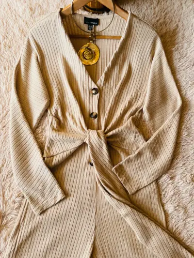Enterito beige con botones - miniatura 4