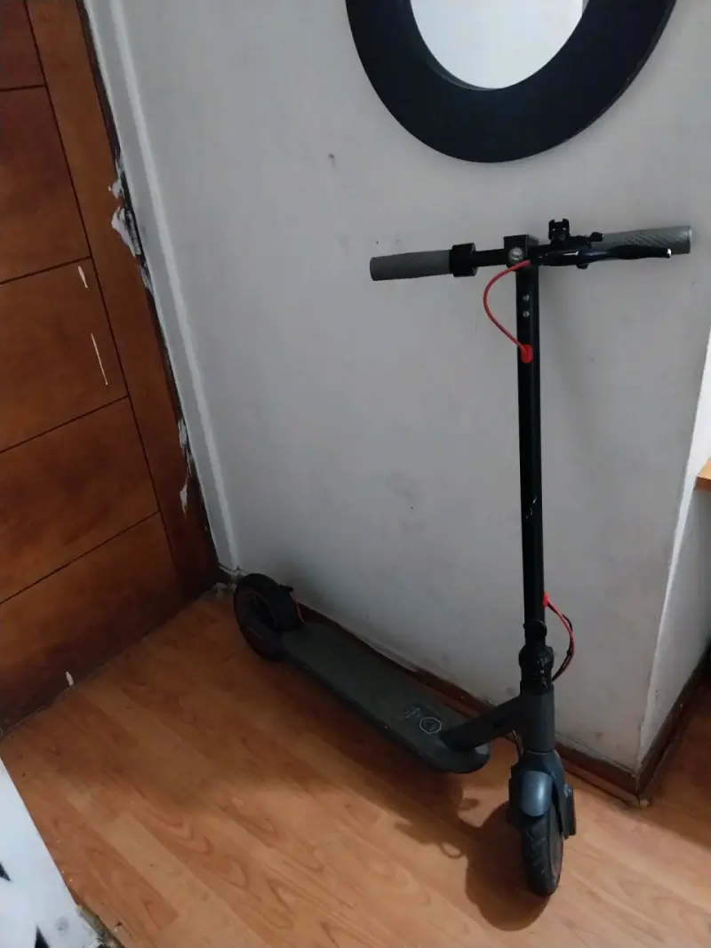 Scooter eléctrico negro