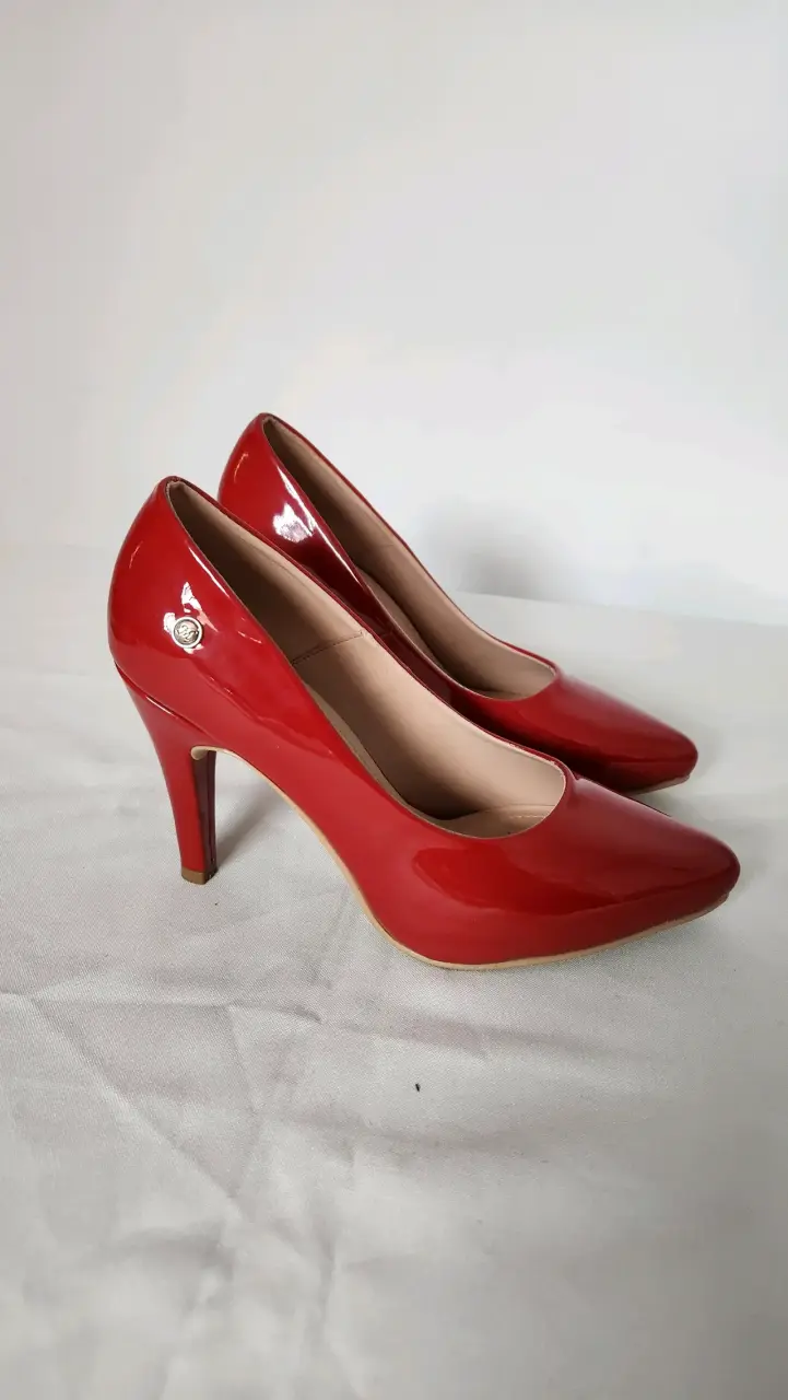 Zapatos rojos de mujer con taco alto - 1