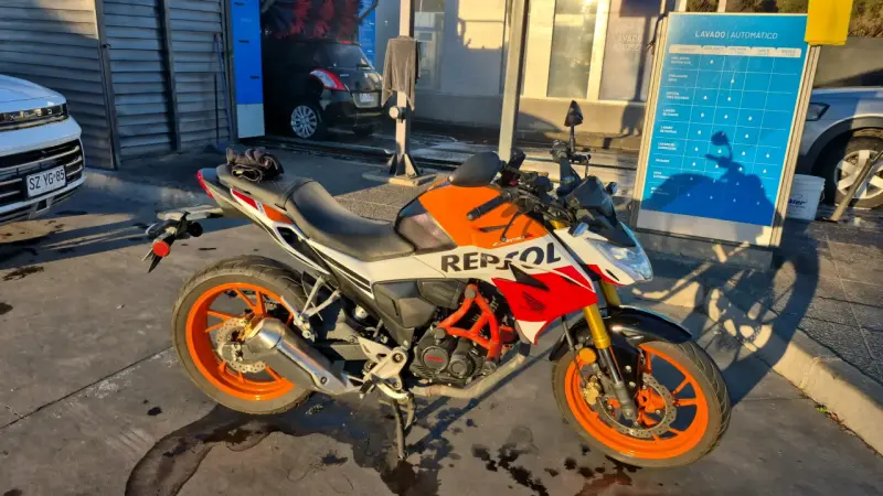 Moto deportiva Repsol Honda - 1
