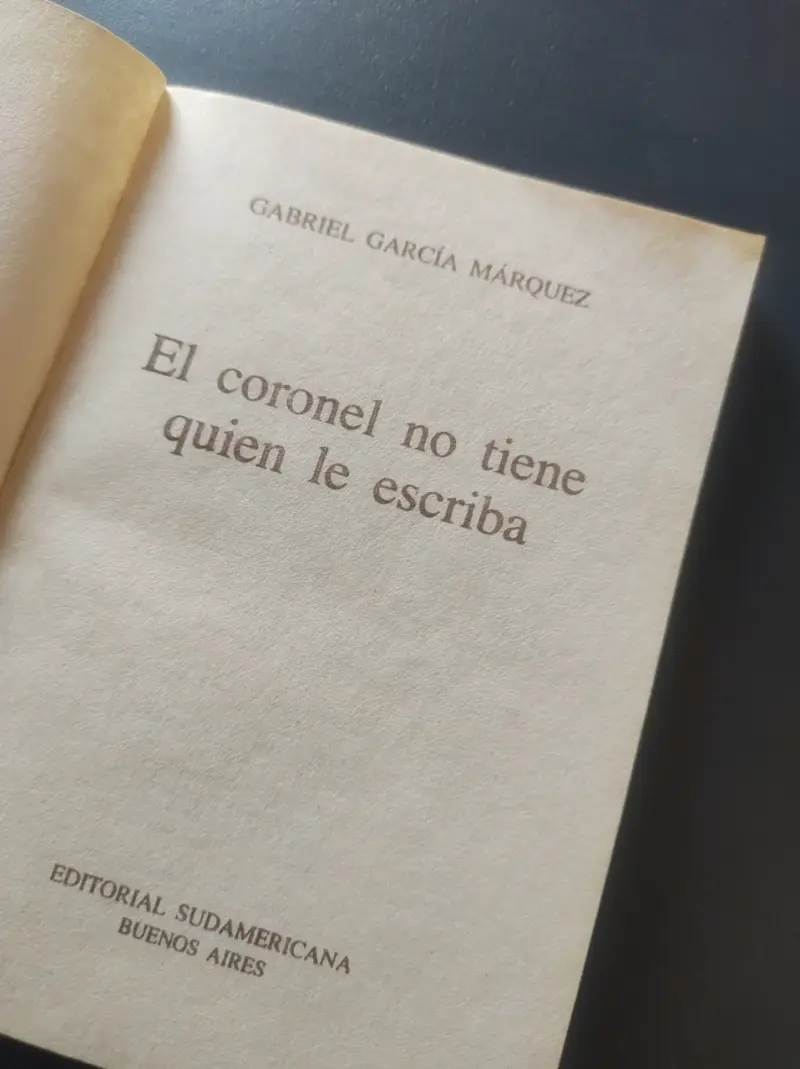Libro 'El coronel no tiene quien le escriba' - 2