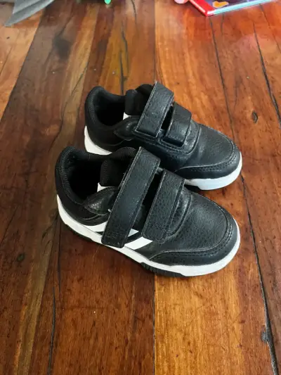 Zapatillas negras Adidas - miniatura 1