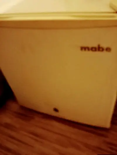 Refrigerador Mabe compacto - miniatura 1