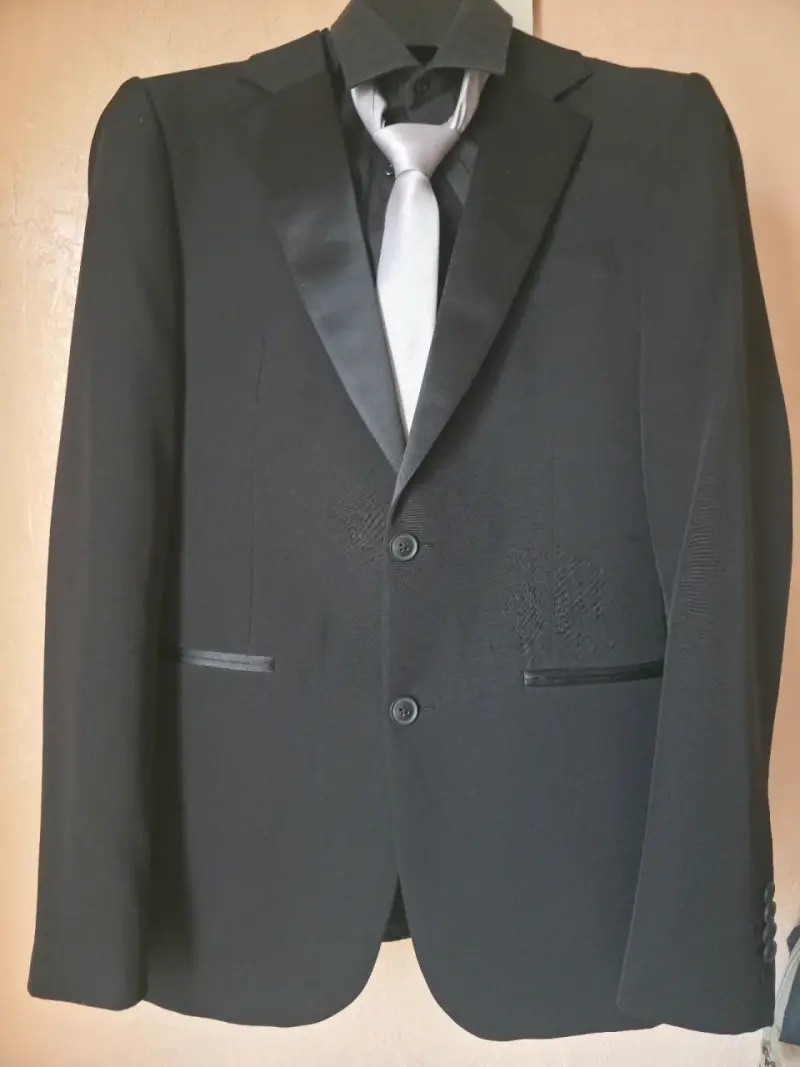 .Traje formal negro solapa satinada - 2