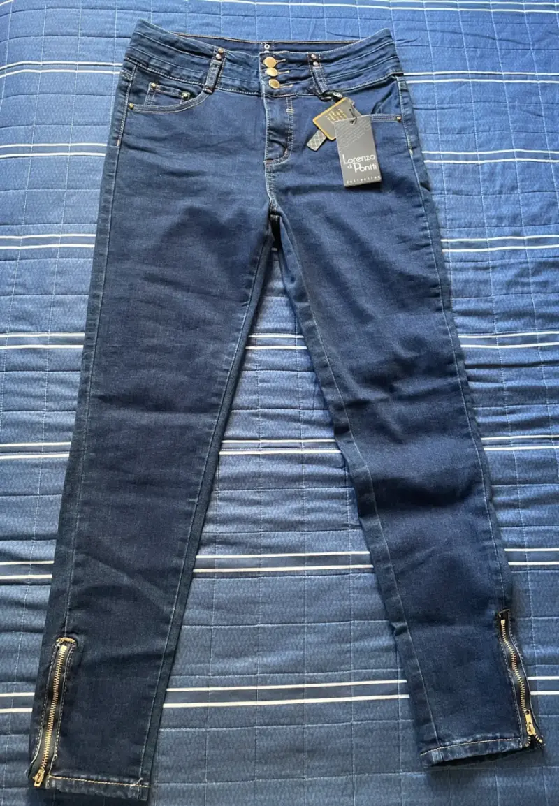Jeans azul con cierre dorado - 1