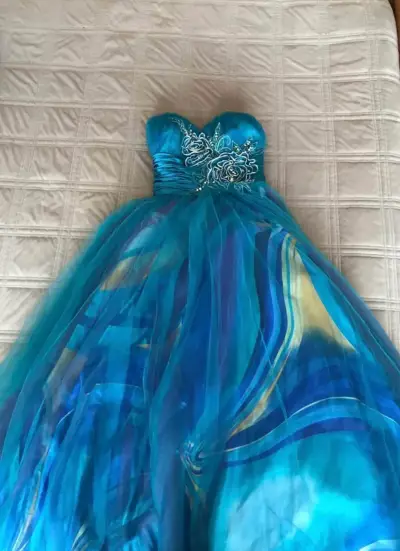 Vestido de fiesta azul elegante - miniatura 1