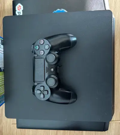 PS4 1TB con mando original - miniatura 1