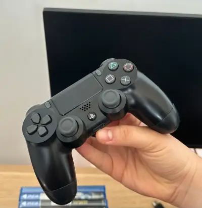 PS4 1TB con mando original - miniatura 3