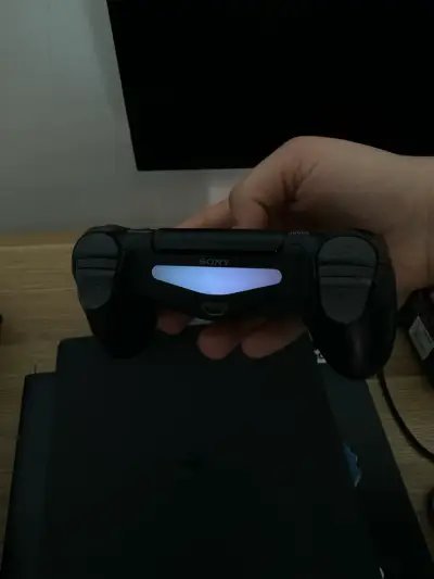 PS4 1TB con mando original - miniatura 4