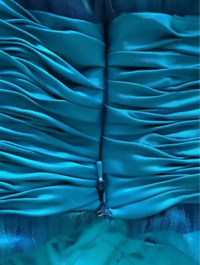 Vestido de fiesta azul elegante - miniatura 5
