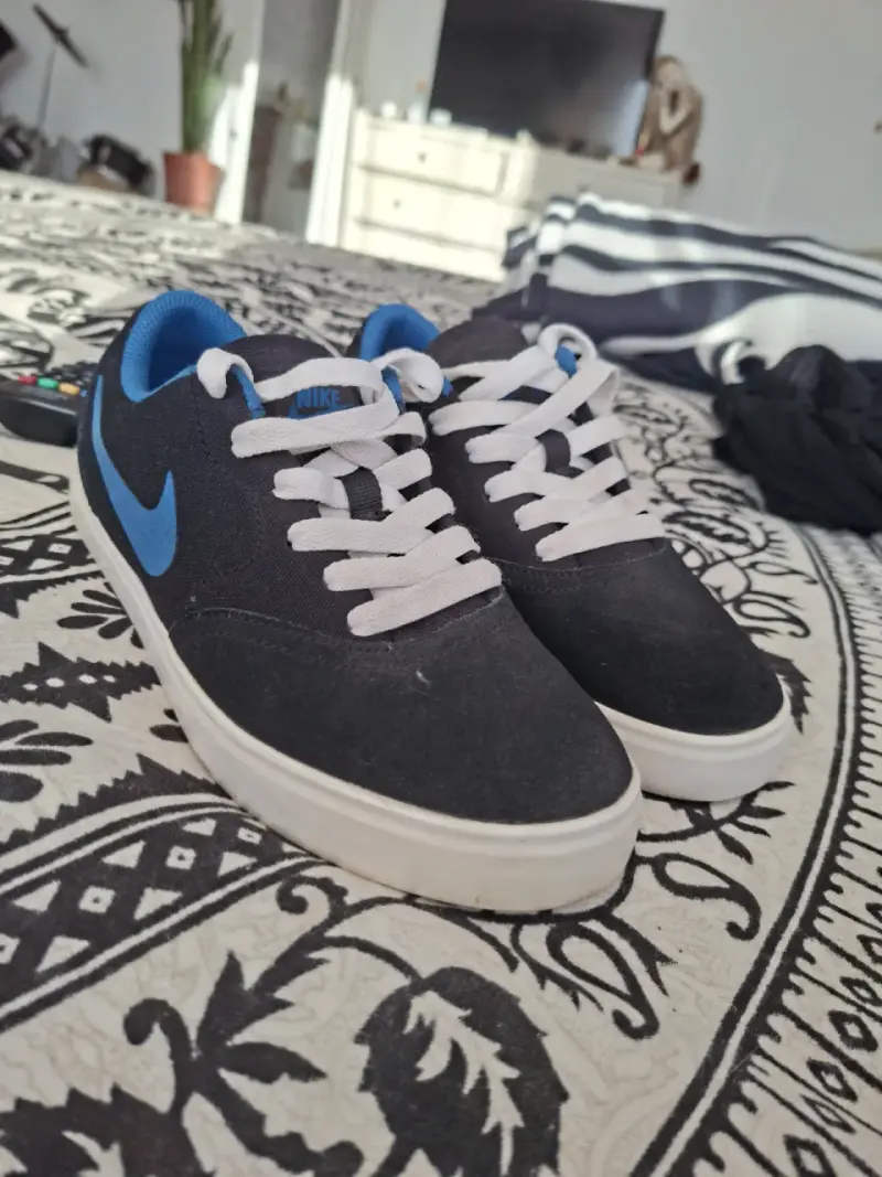 Zapatillas nike negras con azul - 1